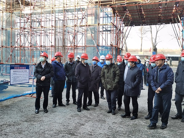 1、集团公司领导与华能集团领导参观施工现场.jpg 1、集团公司领导与华能集团领导参观施工现场.jpg