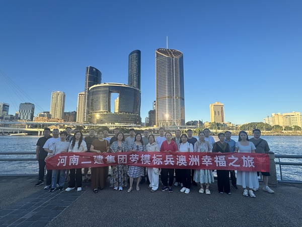 5、游览世博会旧址.jpg